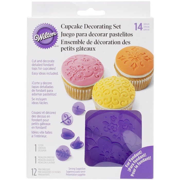 Wilton 2104-0057 14-Piece Cupcake Decorating Set, Hearts N6