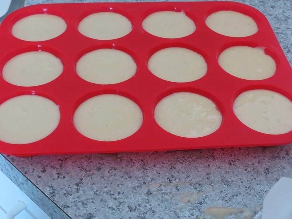 A&R SILICONE PRODUCTS Mini Muffin Pans, Premium Cupcakes Pan Shapes, Non-stick, BPA-Free Food Grade Mold Material... N5