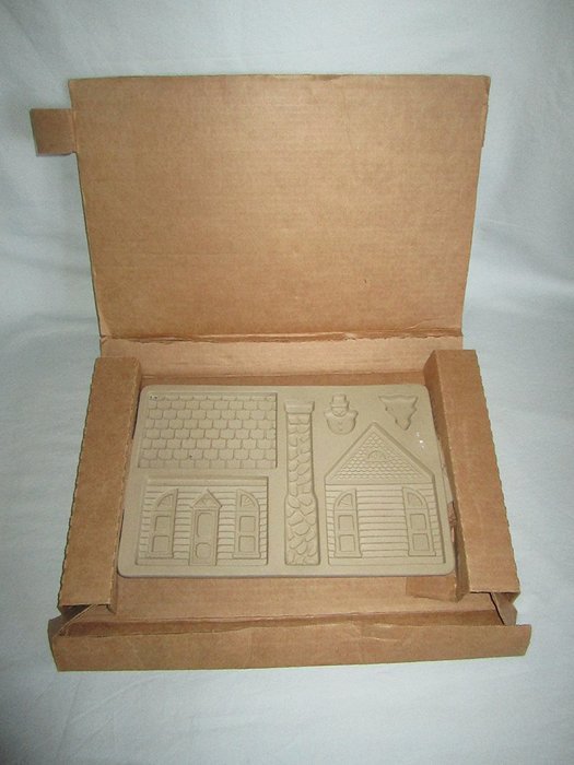 1992 The Pampered Chef GINGERBREAD HOUSE Baking Mold