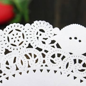 UR Bakeware 100Pcs 5.5 Inch Round Lace Paper Cake Dessert Doilies Placemat N2