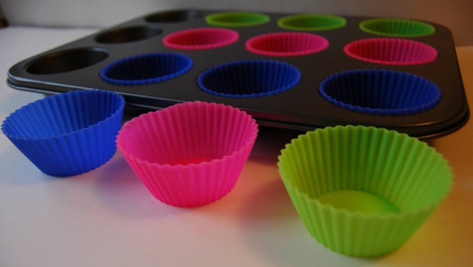 Non-stick Muffin Tin & Cupcake Pan with 12 Removable Silicone Cups - Easiest Clean-up! - Metal Pan Is Stable for... N5