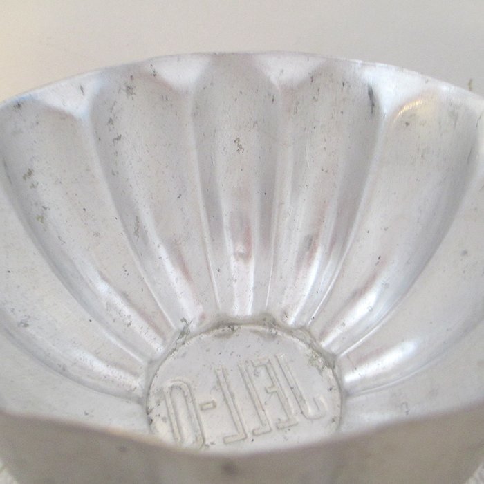 7 Original Jell-o 1930's Single Serve Fluted Vintage Tin Ware Molds 3 " wide and 2 3/4 " deep N6