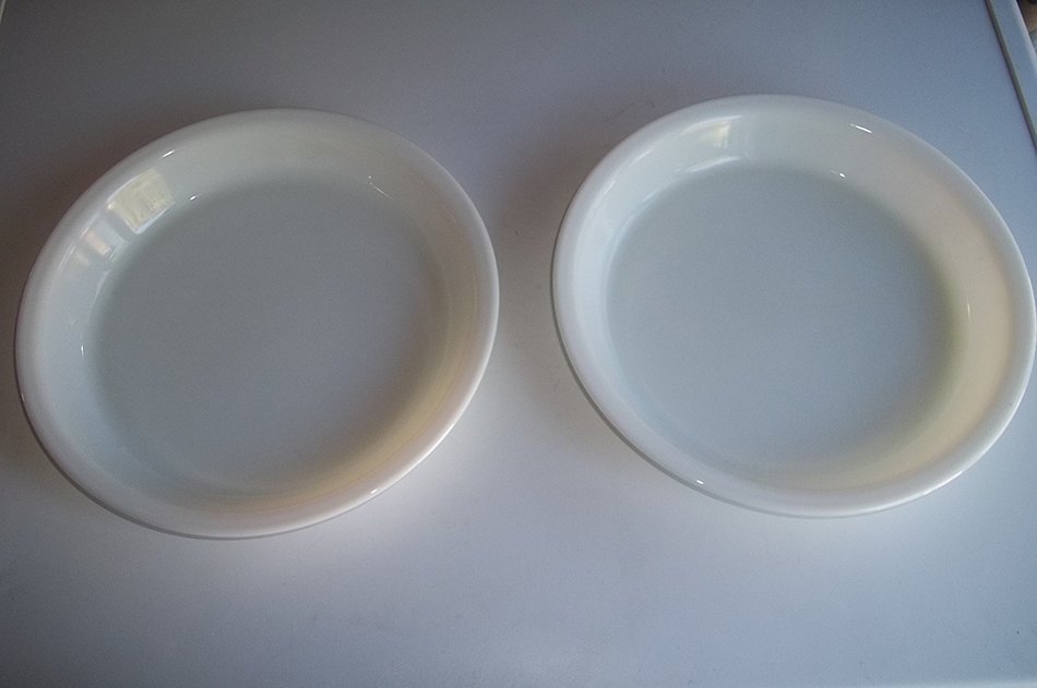 Pair of 309 White Pyrex 9" Pie Plates N2