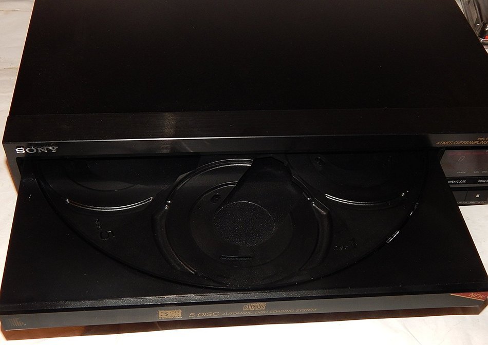 SONY 5 Disc CD Player Model CDP-C401 Plays 5&rdquo; and 3&rdquo; Discs N3