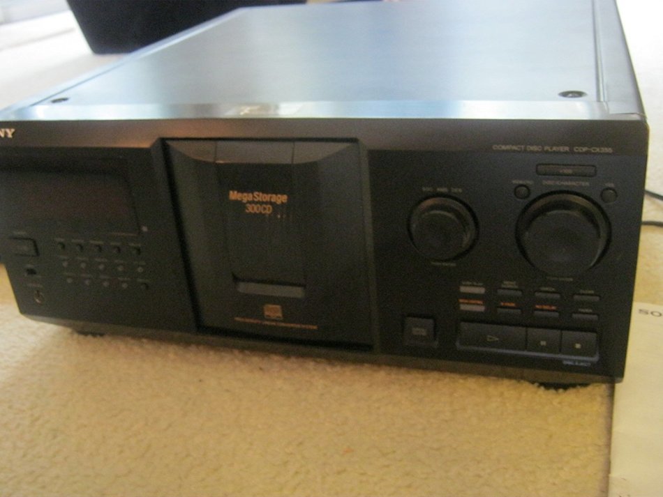 Sony CDP-CX350 MegaStorage 300-CD Changer (Discontinued by Manufacturer) N3