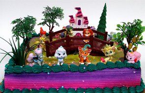 PALACE PETS 18 Piece CAKE Topper Set Featuring 12 Palace Pets Figures and Decorative Themed Accessories, Figures... N6