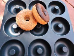 Large Professional Grade Non-Stick Silicone Donut Pan, Makes 9 Full Size Donuts, BPA Free, Oven, Dishwasher and... N3
