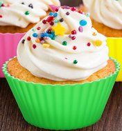 24-Pack Silicone Reusable Cupcake and Muffin Baking Cup Set, Rainbow Colors by GiftKoncepts N6