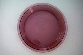Pyrex ?Vision Cranberry Pie Plate -- 9.75" outer diameter -- as shown