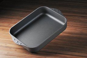 Swiss Diamond Nonstick Roasting Pan - 4.5 qt