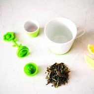 Premium Tea Infuser 4 Piece Set: Silicone Infuser, Ceramic Flower Pot Holder, and Ceramic Tea Mug with Built In... N7