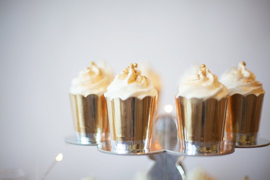 Simply Baked Petite Paper Baking Cup, Metallic Gold, 20-Pack, Entertain with Ease and Style, Serve Cupcakes, Ice... N10