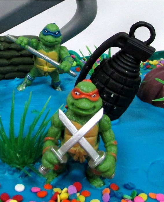 Teenage Mutant Ninja Turtles 17 Piece Birthday Cake Topper Set Featuring Sensei Splinter, Donatello, Leonardo,... N9