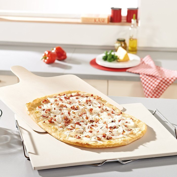 Leifheit Round Ceramic Pizza Stone with Carrying Tray and Large Slicer, 33cm, Gray N3