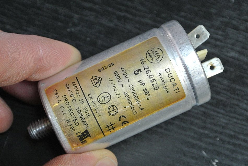 Faema E92 Elite A/4 Espresso Machine Replacement Part - Ducati Energia 16.26.0529 5uF Capacitor