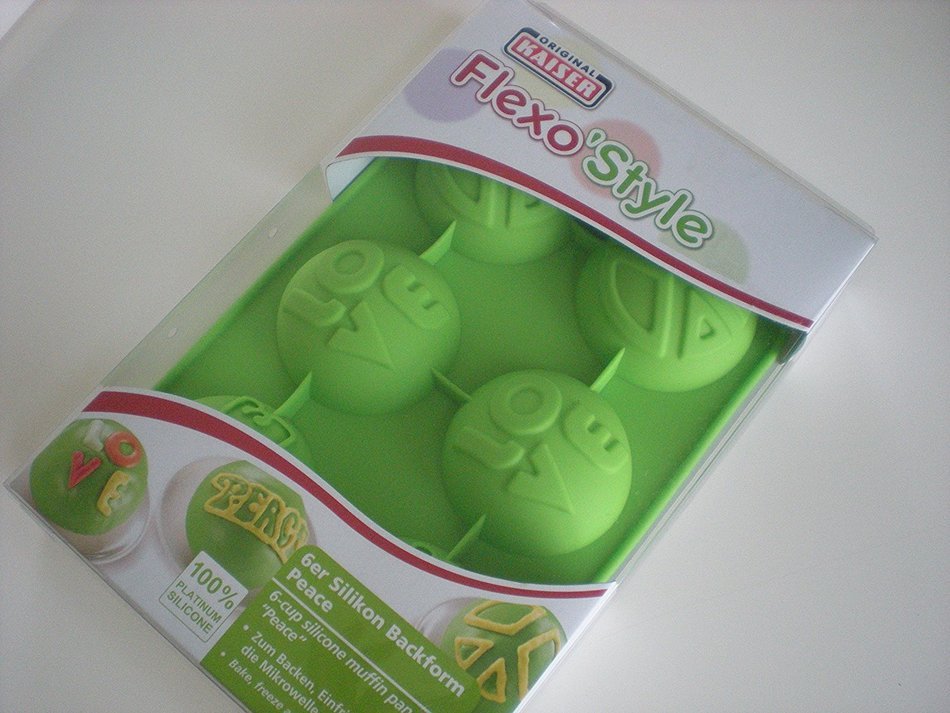 Kaiser 6-cup Silicone Muffin Pan - Peace N2