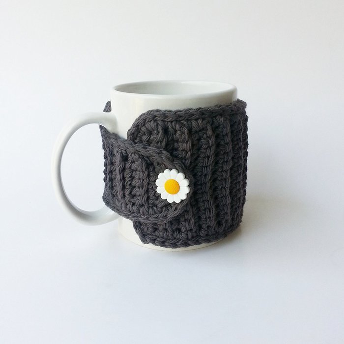 Coffee Mug Cozy Grey with Flower Button N2