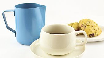 Zoie + Chloe 20 oz Non-Stick Stainless Steel Milk Steaming & Frothing Pitcher (600ml) - Coffee Latte Cappuccino