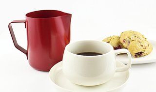Zoie + Chloe 20 oz Non-Stick Stainless Steel Milk Steaming & Frothing Pitcher (600ml) - Coffee Latte Cappuccino N3
