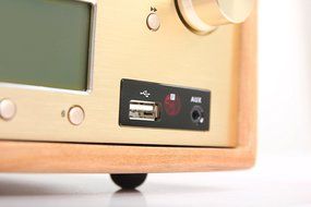 SONGSUN Compact Disc Player with USB and iPod Digital Interface （wood） N5