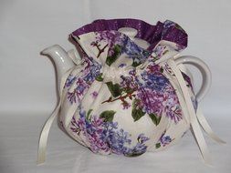 Pretty Lilacs 6 Cup Reversible Tea Pot Cozy