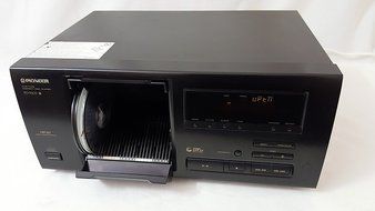 Pioneer PD-F505 25-Disc CD Changer N3