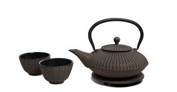 Miya Stripe 22-Ounce Cast Iron Teapot and Teacup Set w/ Strainer and Trivet, Brown