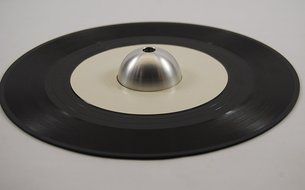 45 rpm vinyl record TURNTABLE ADAPTER --- METAL DOME --- NEW - 7" N2