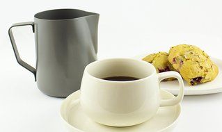 Zoie + Chloe 20 oz Non-Stick Stainless Steel Milk Steaming & Frothing Pitcher (600ml) - Coffee Latte Cappuccino N8