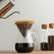 300 ml (2 Cups) Carafe Coffee Set with 20 Filters by Kinto for "Slow" Coffee N8