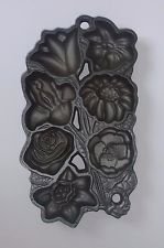 John Wright cast iron baking pan with 7 Flowers