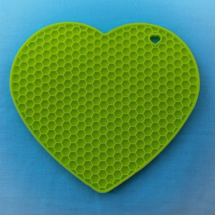 CatRat's Set of 4 Heart-Shaped Silicone Heat Resistant Pot Holders / Kitchen Table Coasters / Trivets / Small... N3