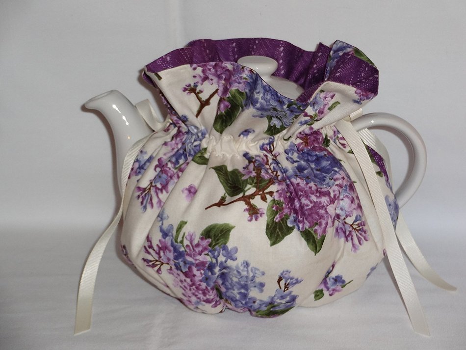 Pretty Lilacs 6 Cup Reversible Tea Pot Cozy