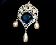 0220 Huge Magnificent Watery Sapphire Stone amp Drop Pearl lsquostatement