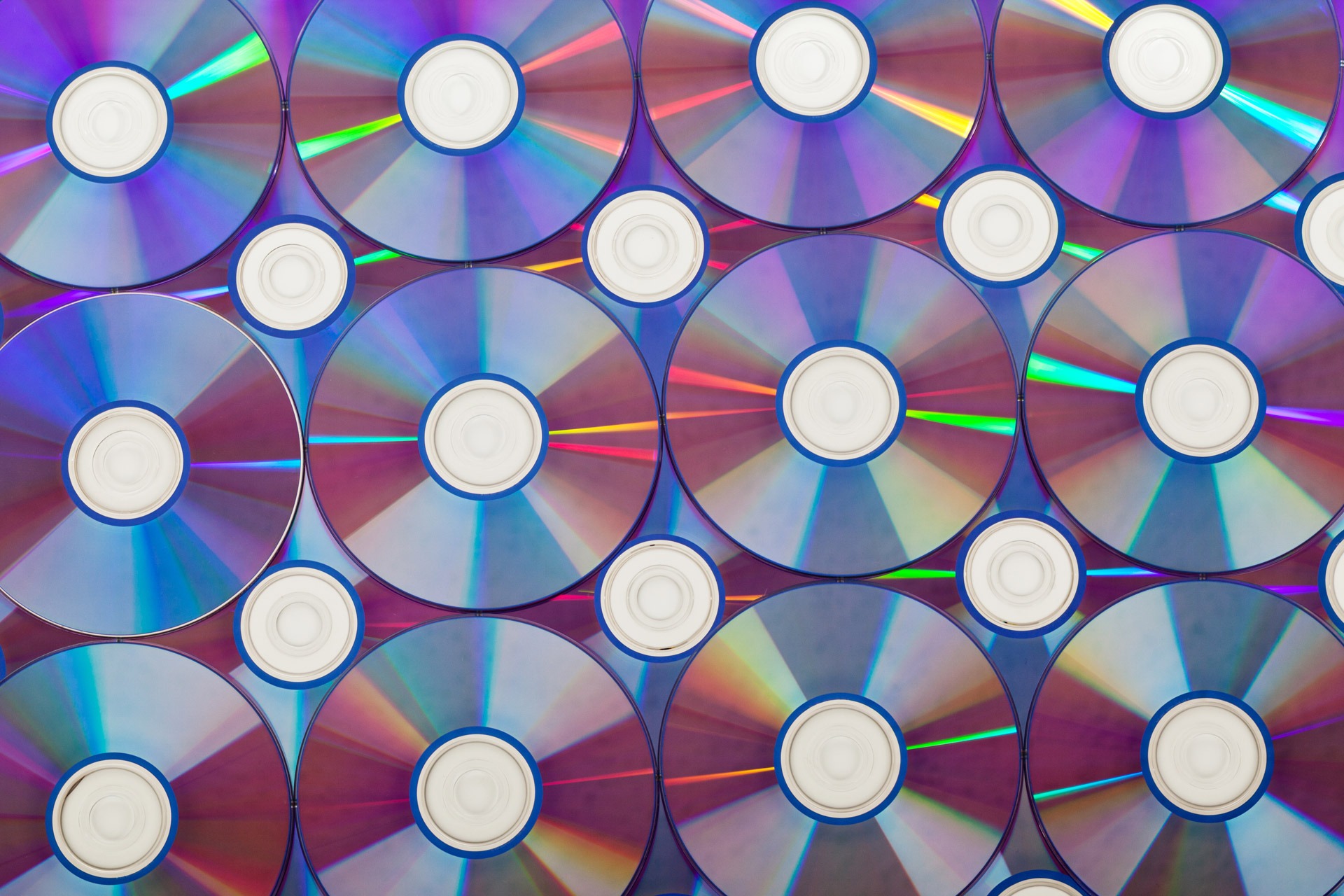 Много компакт дисков