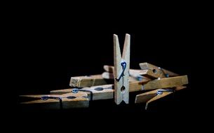 tweezers still life wood tend