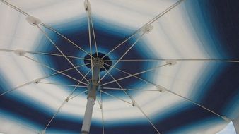 parasol blue white spokes tissue