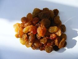 dried golden grapes raisins fruit