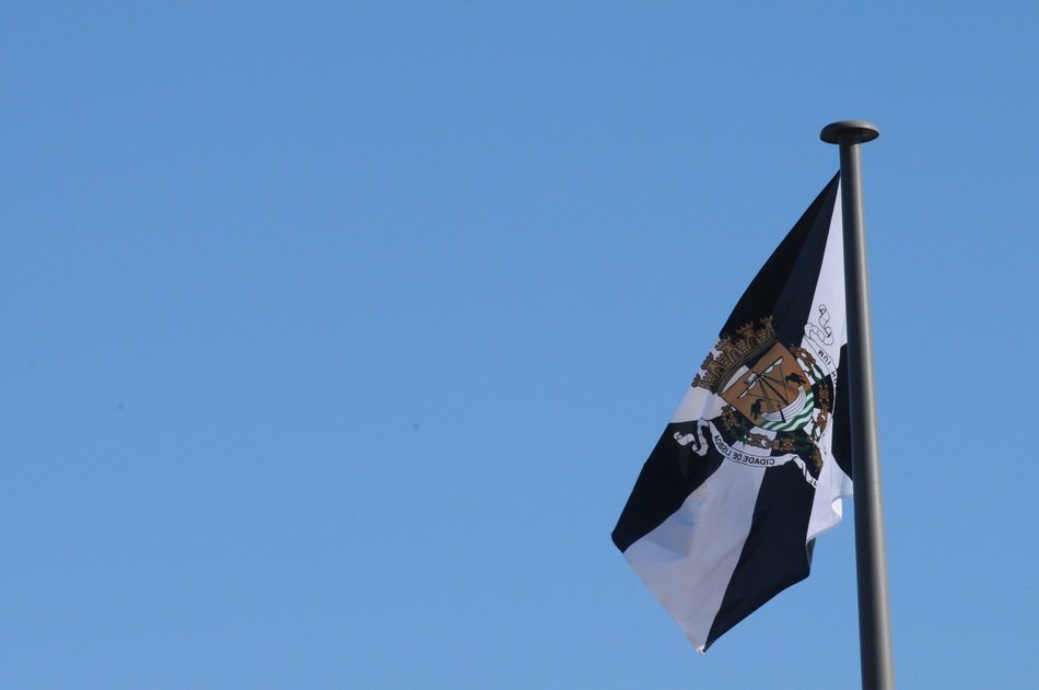 flag portugal lisbon blue sky