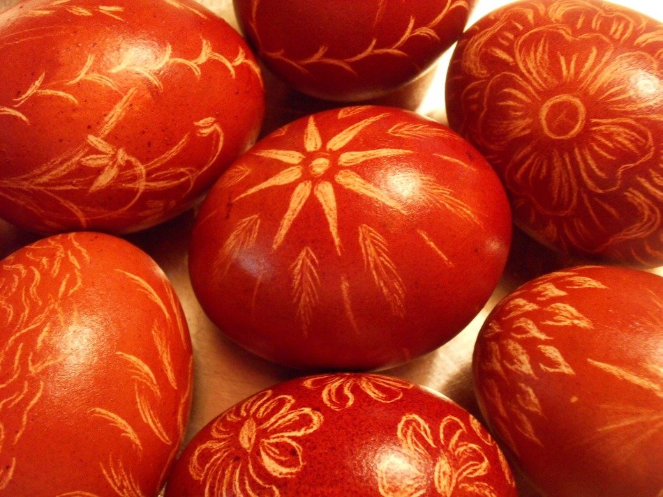 easter eggs red brown decorations