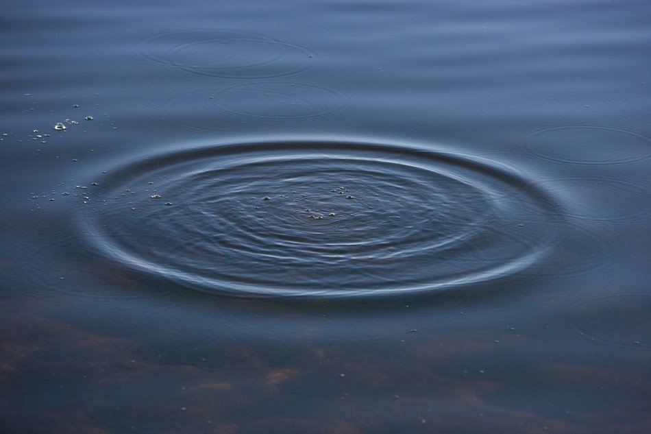 ripples bubbles water macro