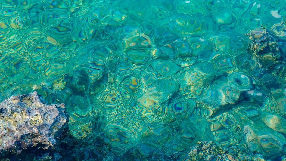 water surface mirroring