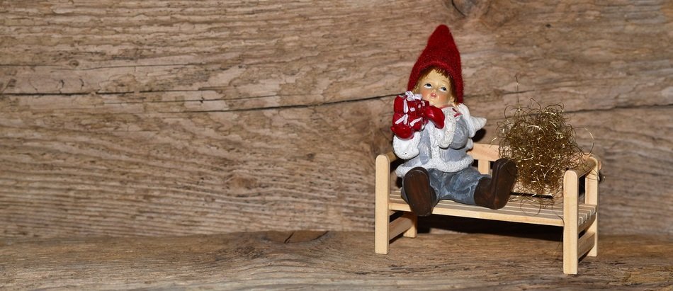 wichtel figure on the wooden bench