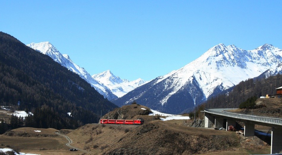 rhaetian train locomotive traffic