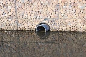 stones water tube drain mirroring