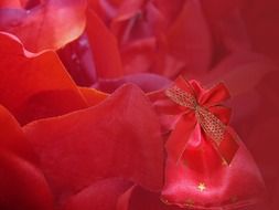 wallpaper with red christmas decorations