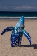 whale model blue white pattern