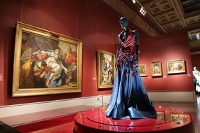 theatre mannequin exhibition