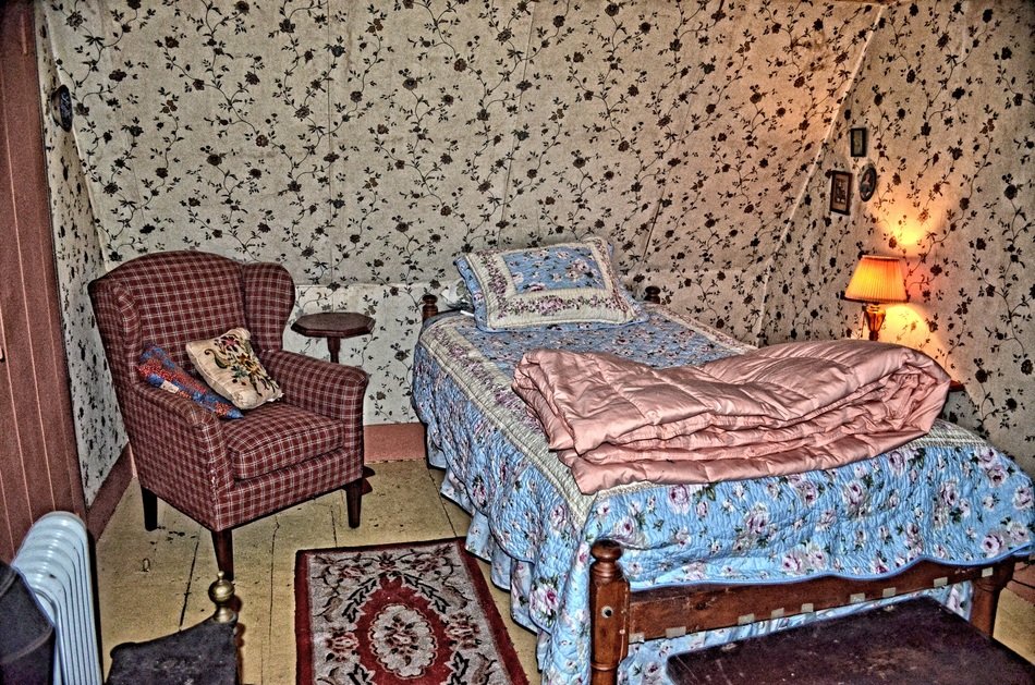 bedroom sleeping old vintage