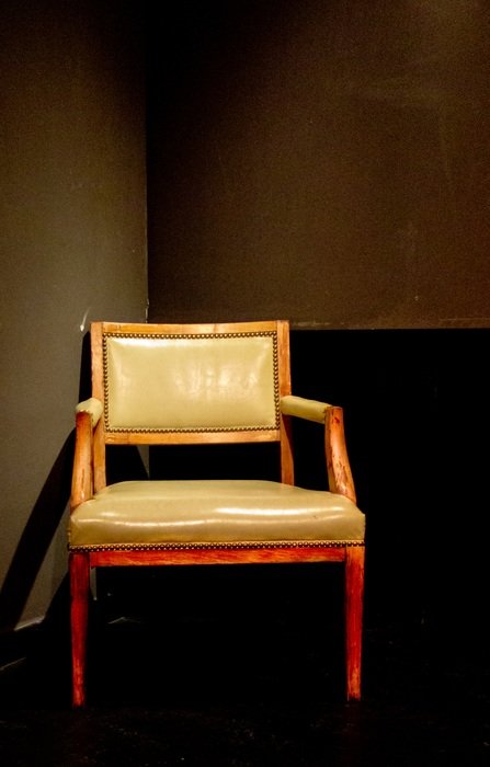 chair theater corner audience